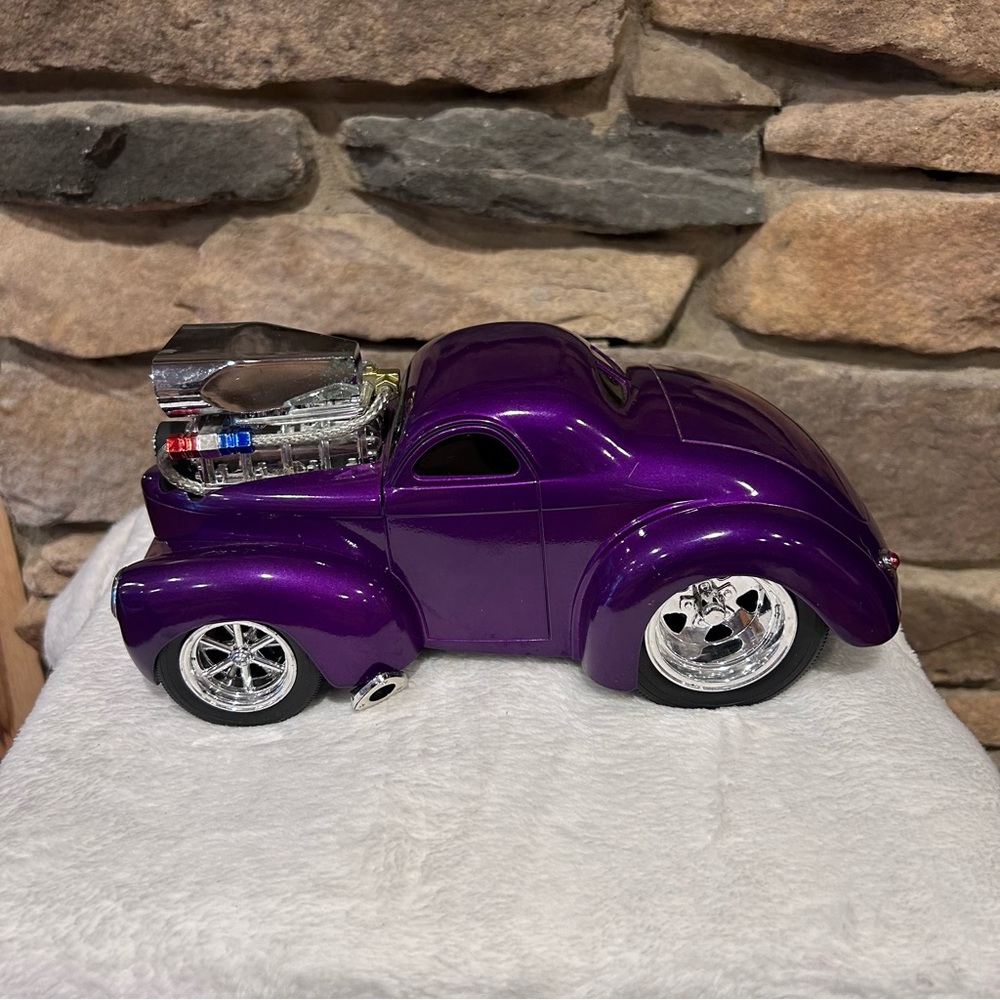 Purple muscle machine diecast with Chrome‎ Engine.